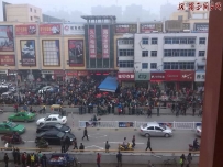 新疆发生了严重的乱砍人事件，警方大批出动
